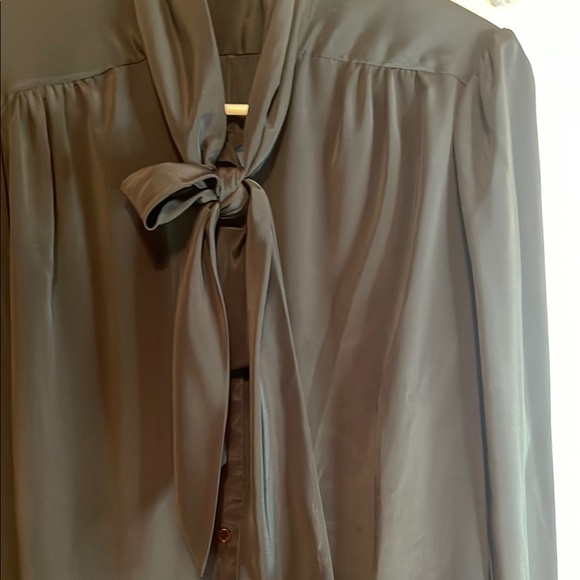 Elegant Black Blouse - Picture 6 of 9